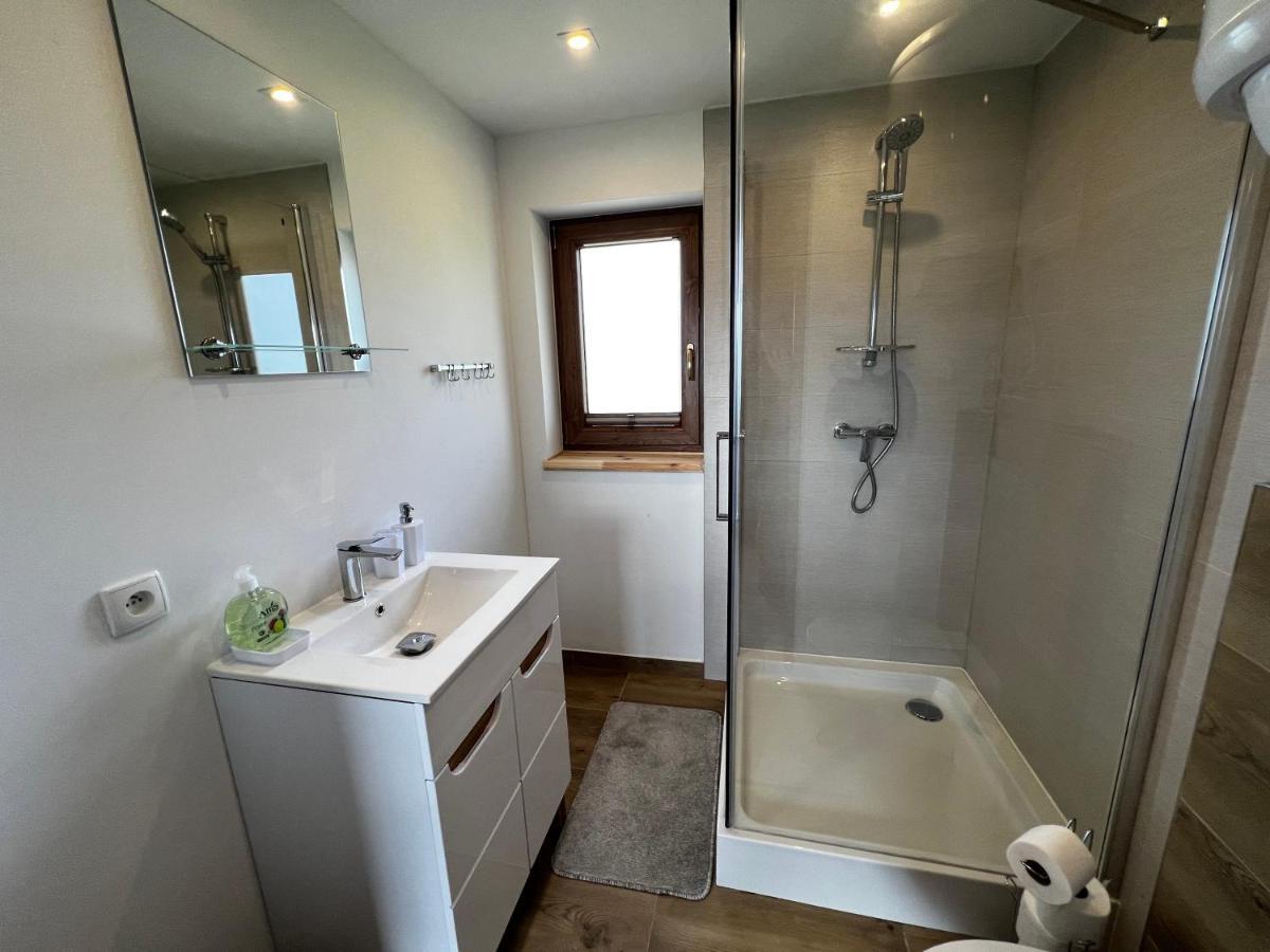Styry Pory Roku Apartment Gron ภายนอก รูปภาพ