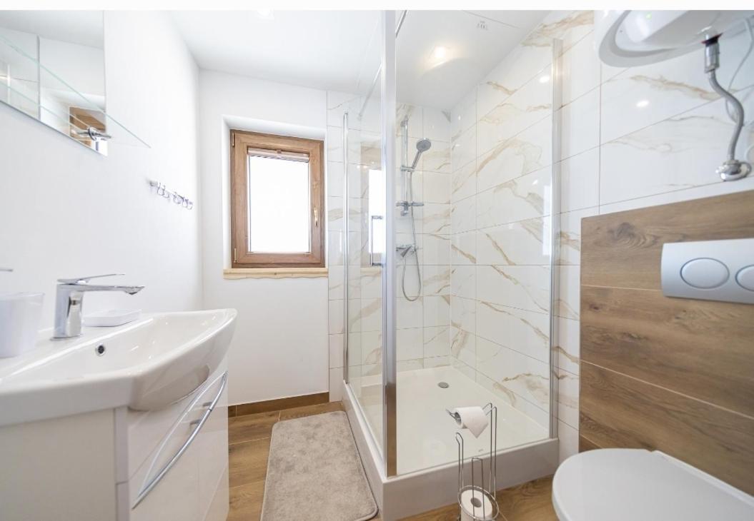 Styry Pory Roku Apartment Gron ภายนอก รูปภาพ